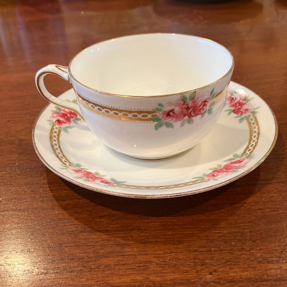 Wedgwood antique bone china tea cup & saucer, white with pink roses & gold trim